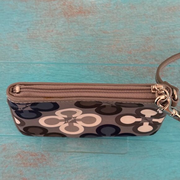 Coach Signature Madison Clover Wristlet With Leather Strap & Zip Closure - Picture 7 of 8